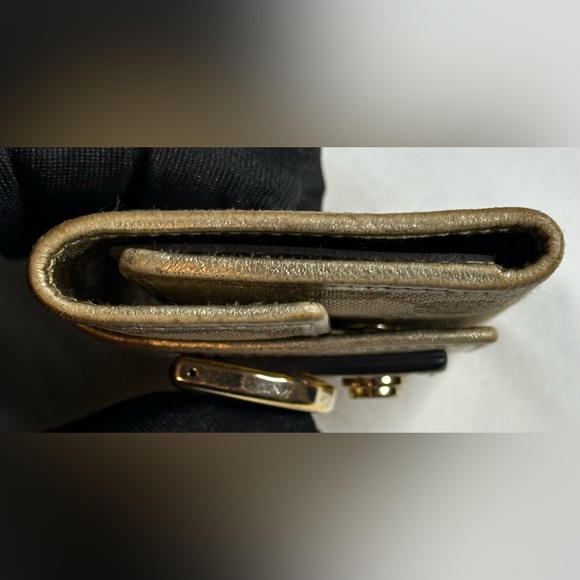 Authentic GUCCI Gold Monogram Key Holder GUC - Picture 13 of 17